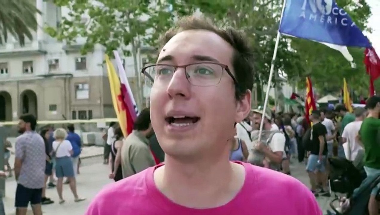 Protesters in Barcelona tell tourists to go home