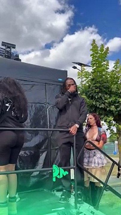 Koba LaD et Wejdene proches avant de monter sur scène 