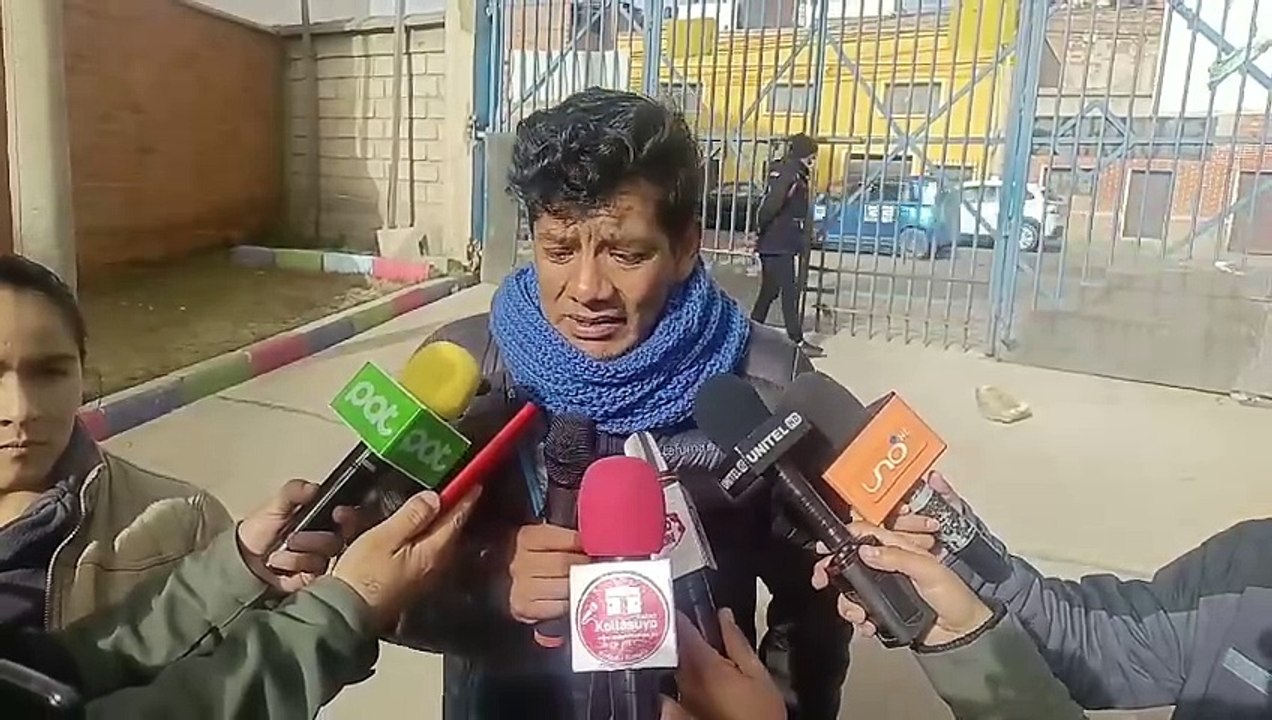 Una de las Luminarias del estadio Víctor Agustín Ugarte de la ciudad de Potosí cayó debido a los fuertes vientos que presenta Potosí el día de hoy.