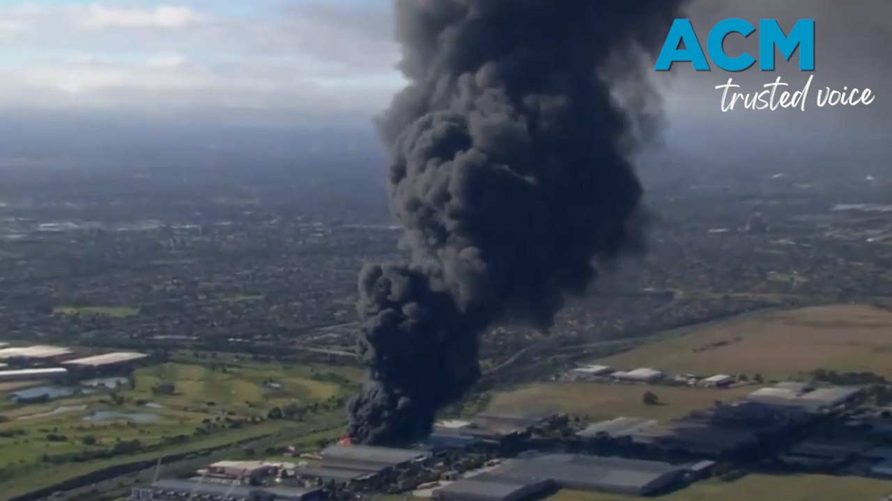 Factory fire darkens Melbourne skyline with toxic smoke