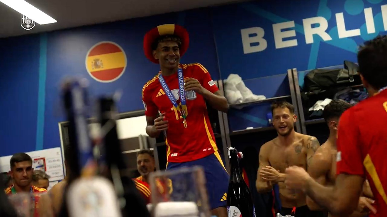 Cervezas gigantes, la 'Potra Salvaje' y bailes para celebrar la Eurocopa