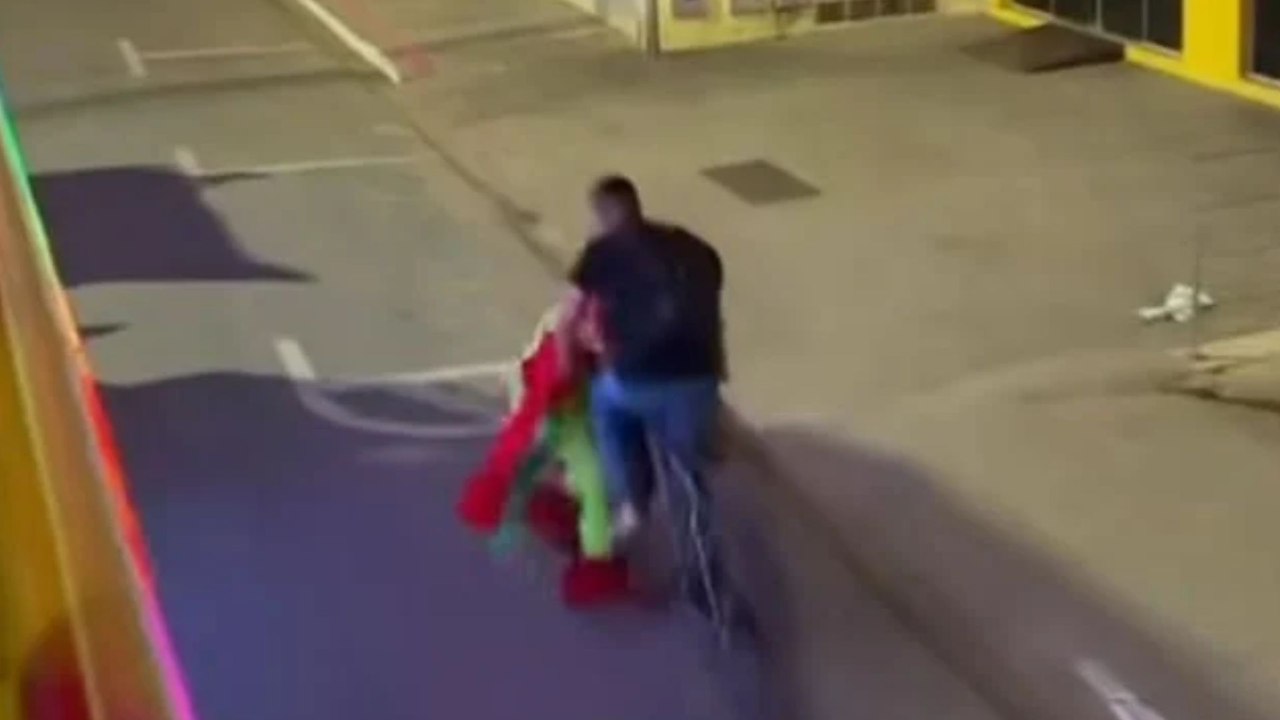 Fofão, da Carreta Furacão, dá mortal de marquise e é atropelado