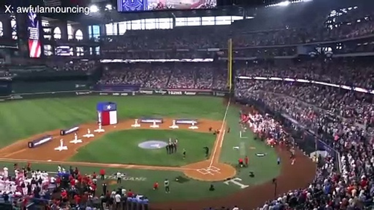 Ingrid Andress y su interpretación del himno nacional de Estados Unidos.