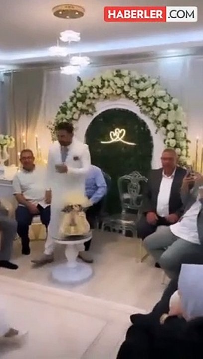 Kadir Ezildi, sır gibi sakladığı sevgilisiyle sözlendi