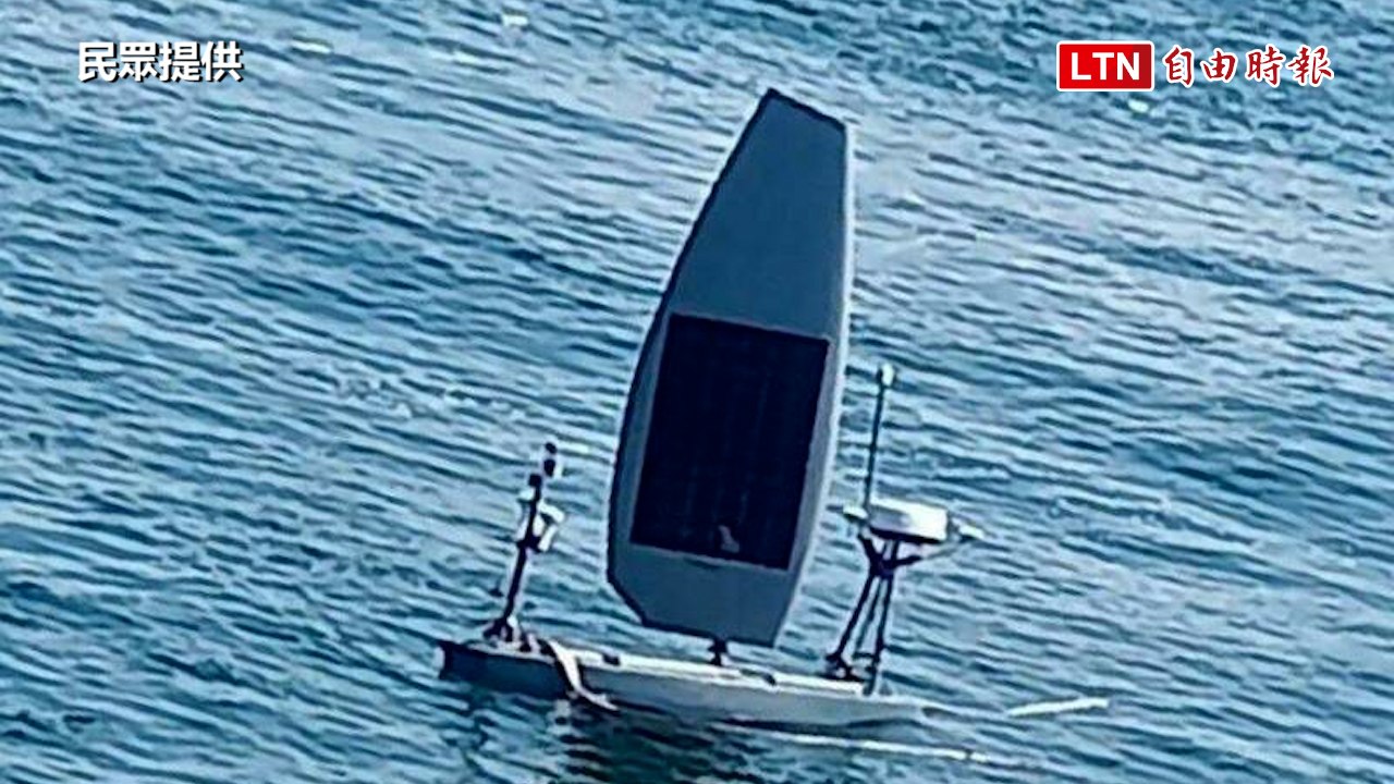 漁民在澎湖目斗嶼海域發現無人浮具 疑美軍無人水面艦隊設施（民眾提供）