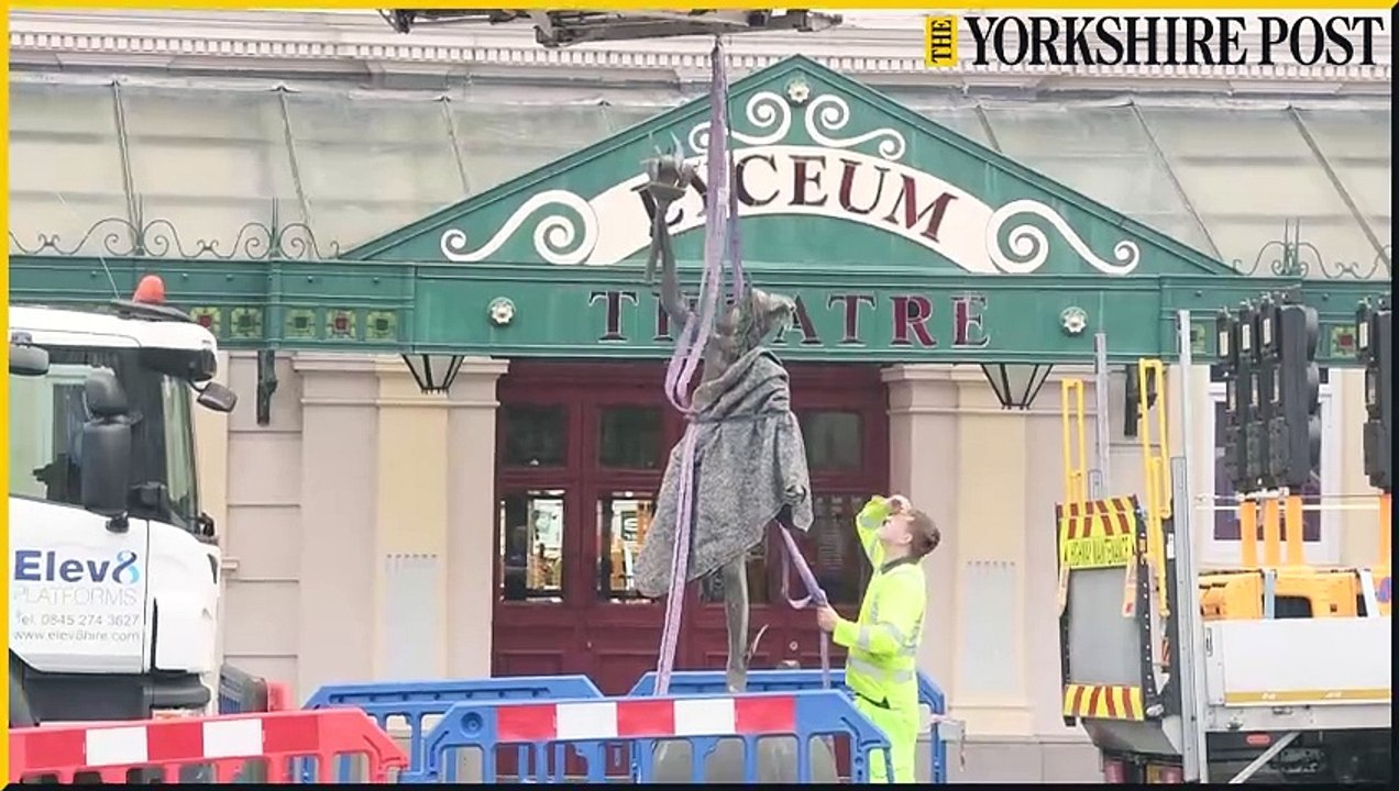 Sheffield Lyceum Statue reinstalled