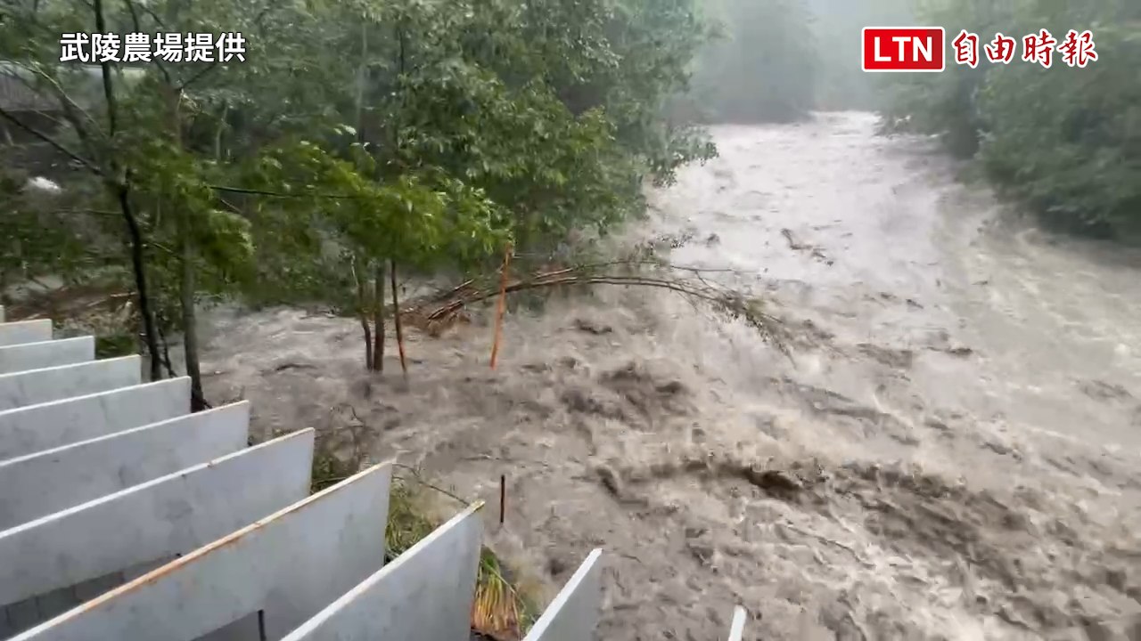 凱米颱風雨彈狂炸  梨山溪水暴漲（武陵農場提供）