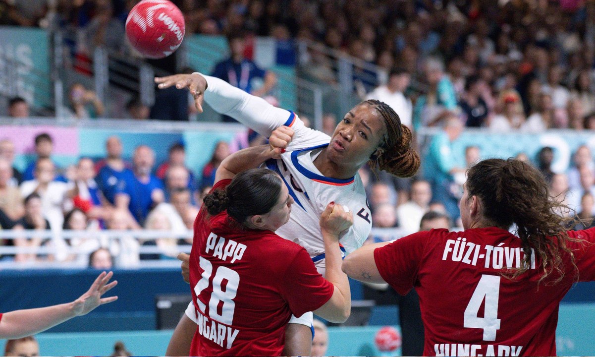 فرنسا تتخطّى عقبة المجر