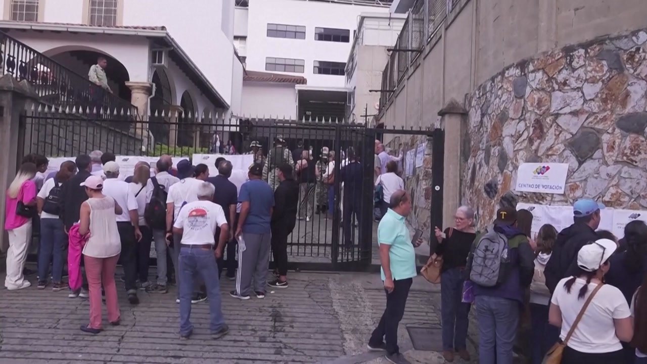 베네수엘라 대선 투표 시작..."전날 밤부터 투표 행렬" / YTN