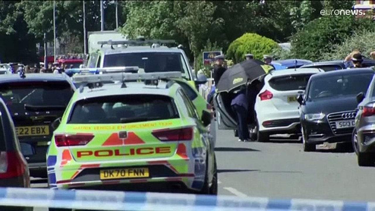 Két gyermek meghalt, 11 megsebesült egy angliai késes merényletben Southportban