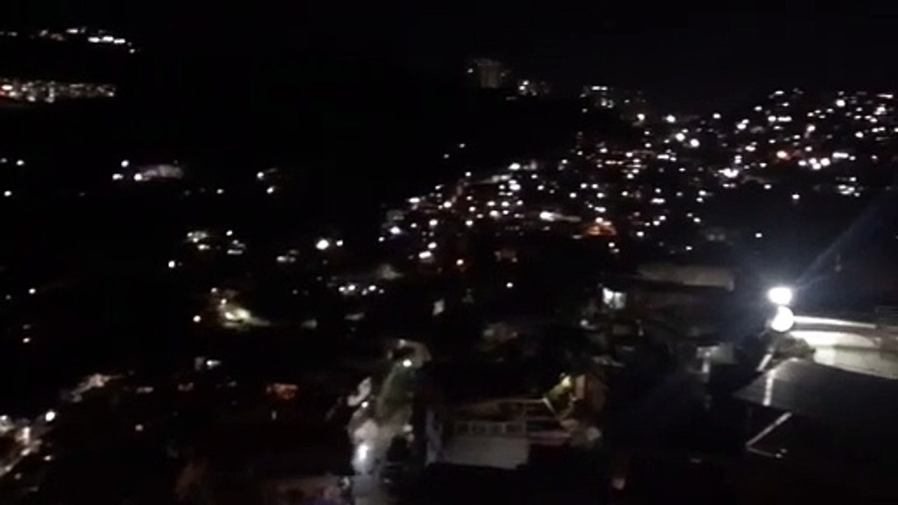 Panelaço em Petare, a maior favela de Caracas. Protesto contra Maduro