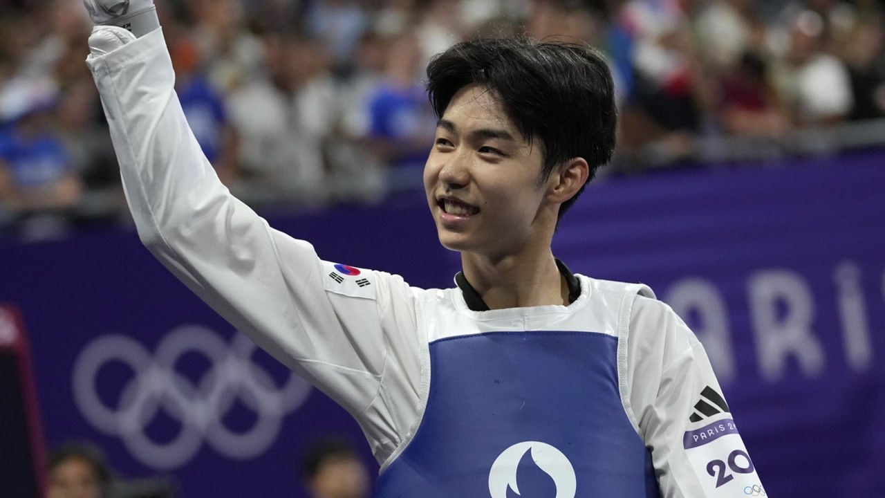 박태준, 태권도 58kg급에서 상대 압도하며 금메달 / YTN
