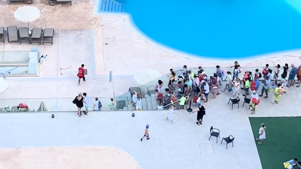 Tourist shocked to see Brits racing to get sunbeds after queuing for pool to open