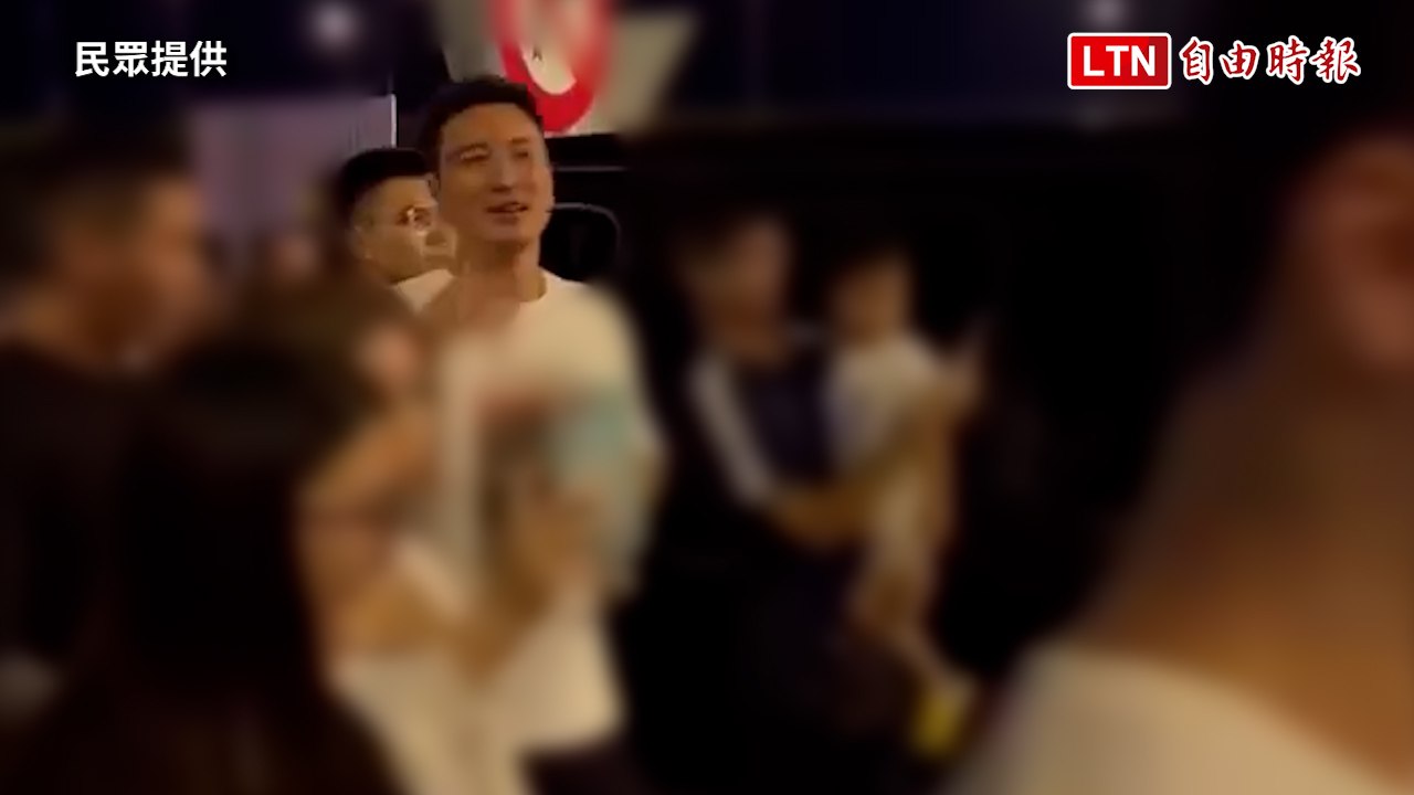 王陽明也在！車聚塞爆南投2處國道服務區 驚動國道警察出面維持秩序（民眾提供）