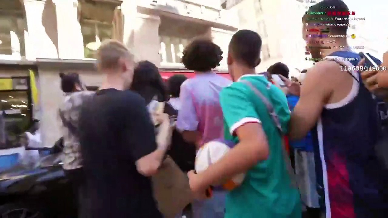 L'influenceur américain Kai Cenat blessé par une fan en France.