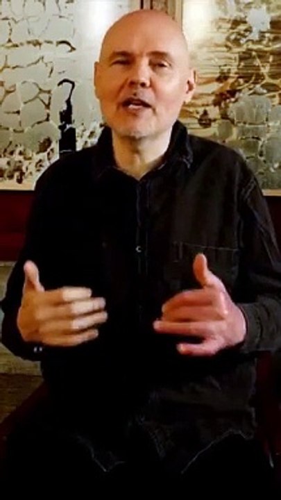 billy corgan, do smashin pumpkins falando portugues