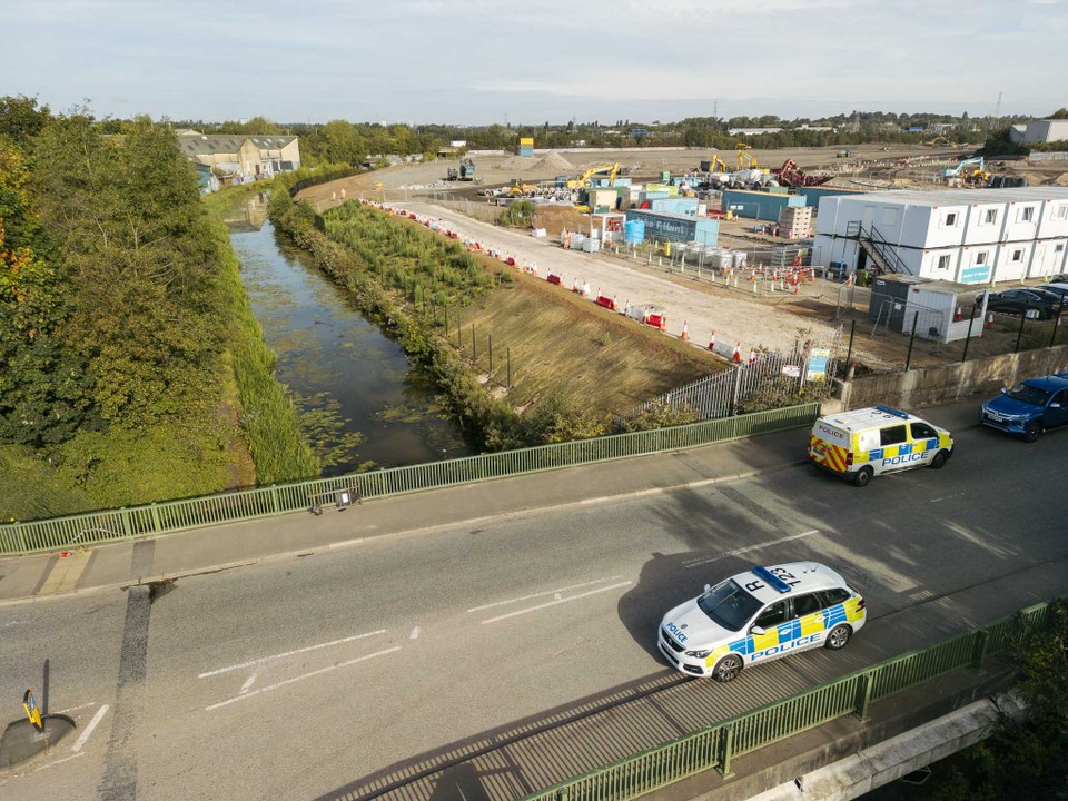 Danger to health warning due to toxic chemical spillage in Walsall canal