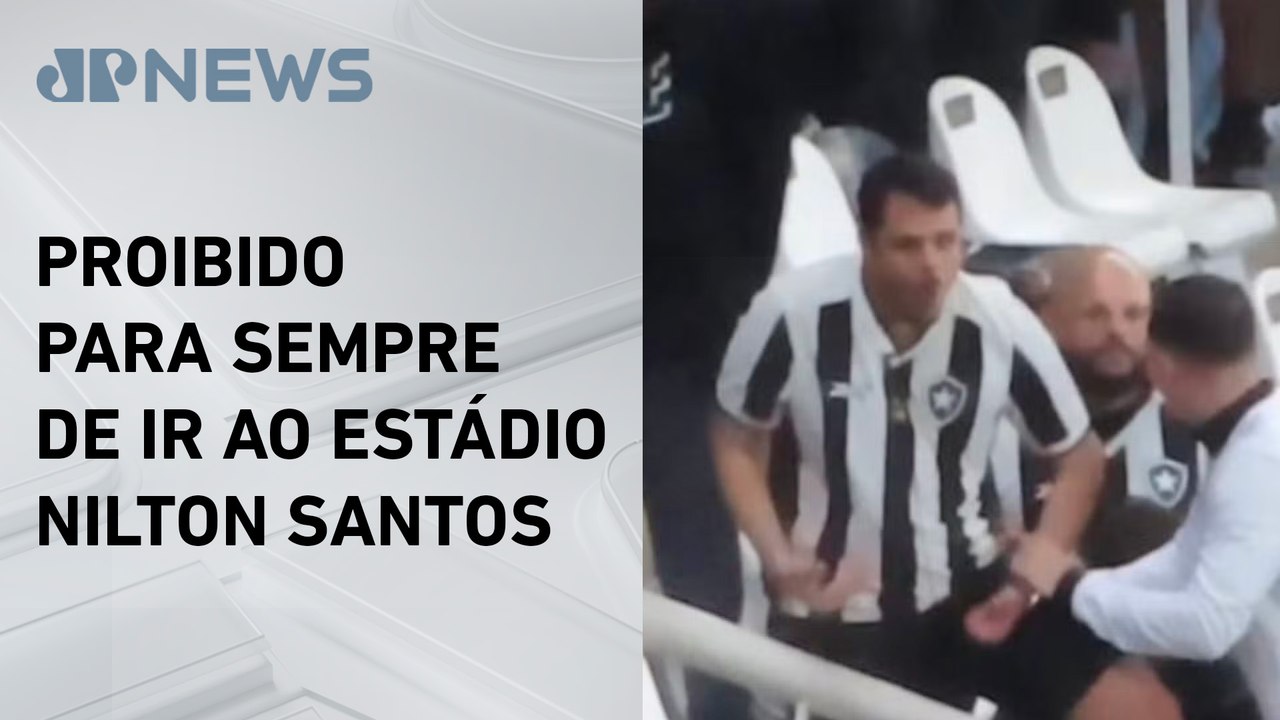 Torcedor do Botafogo faz gestos racistas em jogo contra o Palmeiras