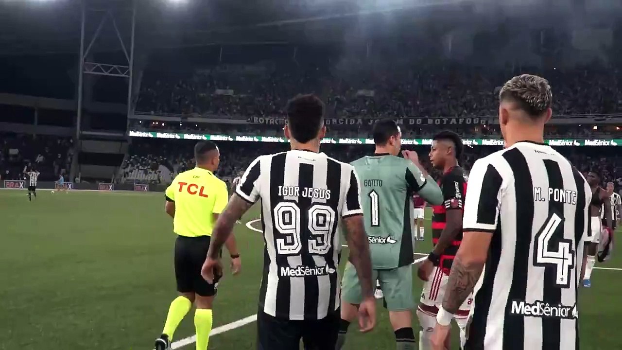 Goleiro ex-Vitória provoca jogador do Flamengo após clássico: "vai chorar agora"