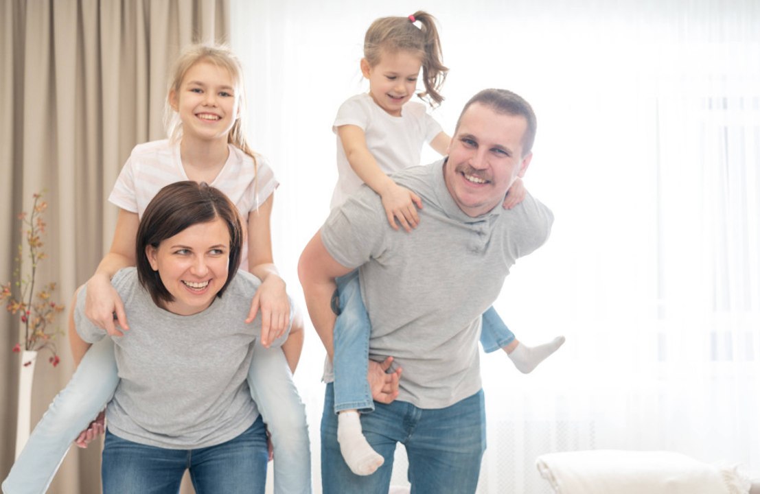 Parents should use comedy to build relationships with their kids