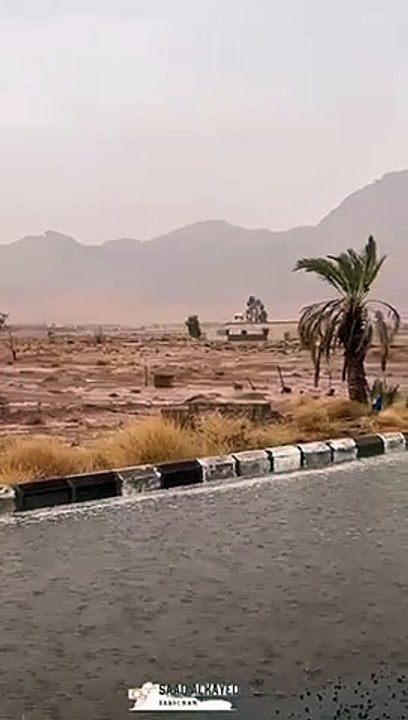 عدسة جوية توثق هطول أمطار غزيرة غرب حائل