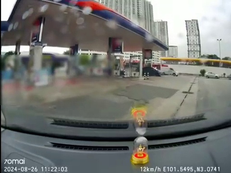 狮城车添RON95汽油 又被捉包！