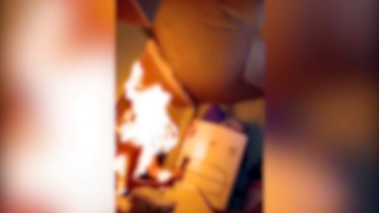 Vídeo chocante: homem ateia fogo em si mesmo após despejar gasolina no corpo