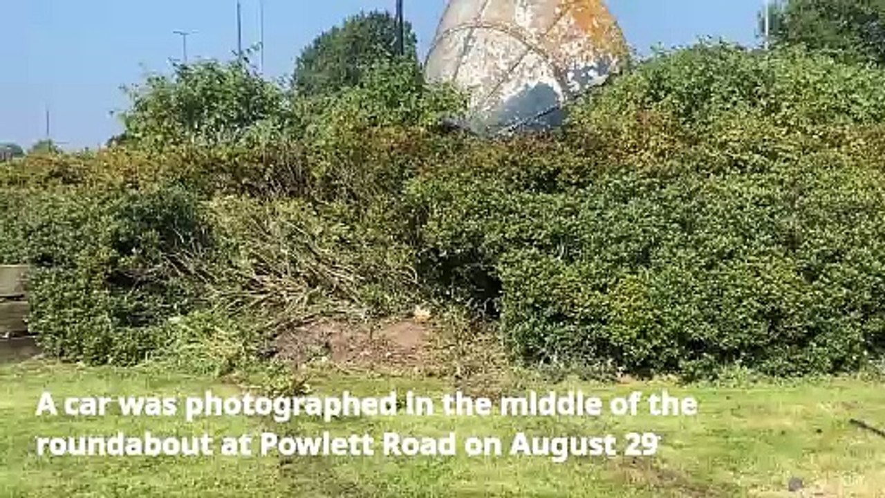 Mysterious car photographed in the middle of Hartlepool roundabout