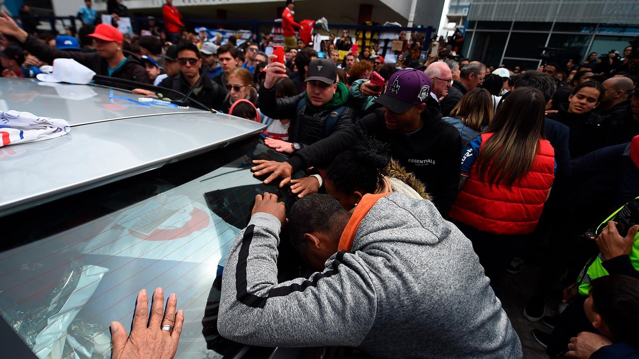 Emotional Farewell: Last Goodbye with 1-1-izquierdo 🎥