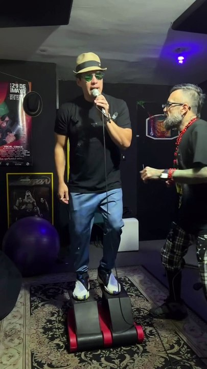 ¡Así se prepara Chyno Miranda para su regreso a los escenarios!