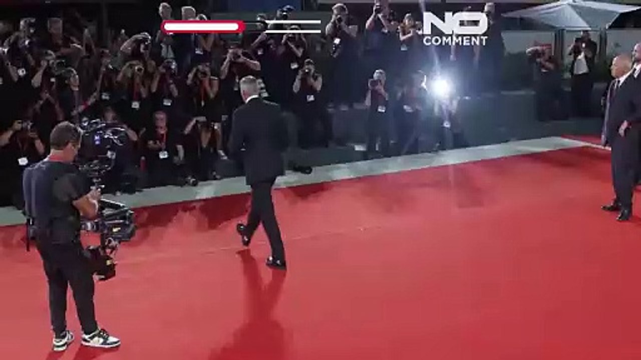 В Венеции показали боевик "Волки" с Клуни и Питтом