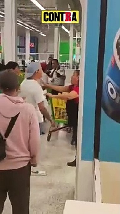 PRESUNTOS FARDEROS GOLPEAN A POLICÍA Y GUARDIAS DE UN AURRERA