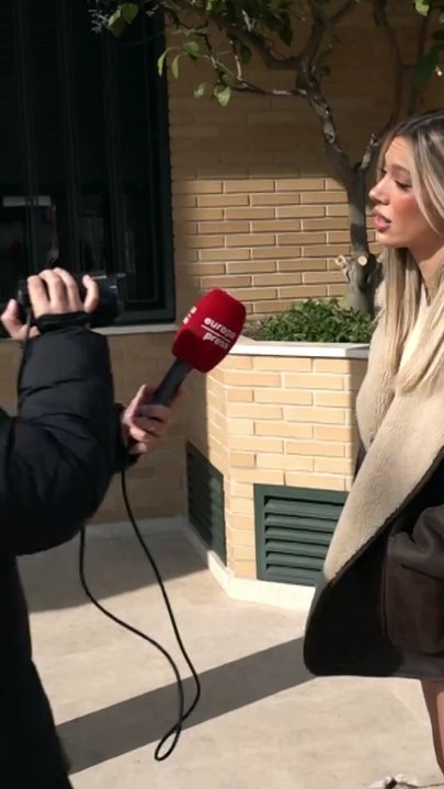 Alejandra Rubio evita responder preguntas sobre los hermanos de Carlo Costanzia