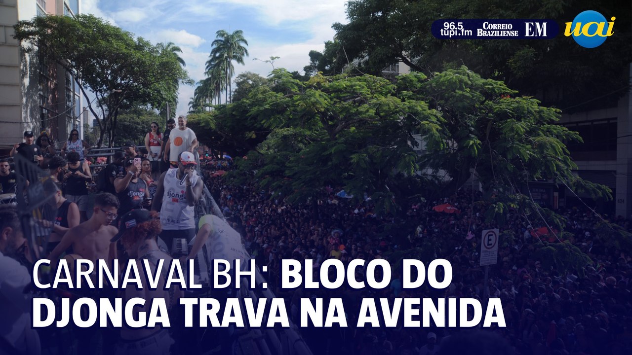 Bloco do Djonga fica parado na avenida por causa de carro estacionado