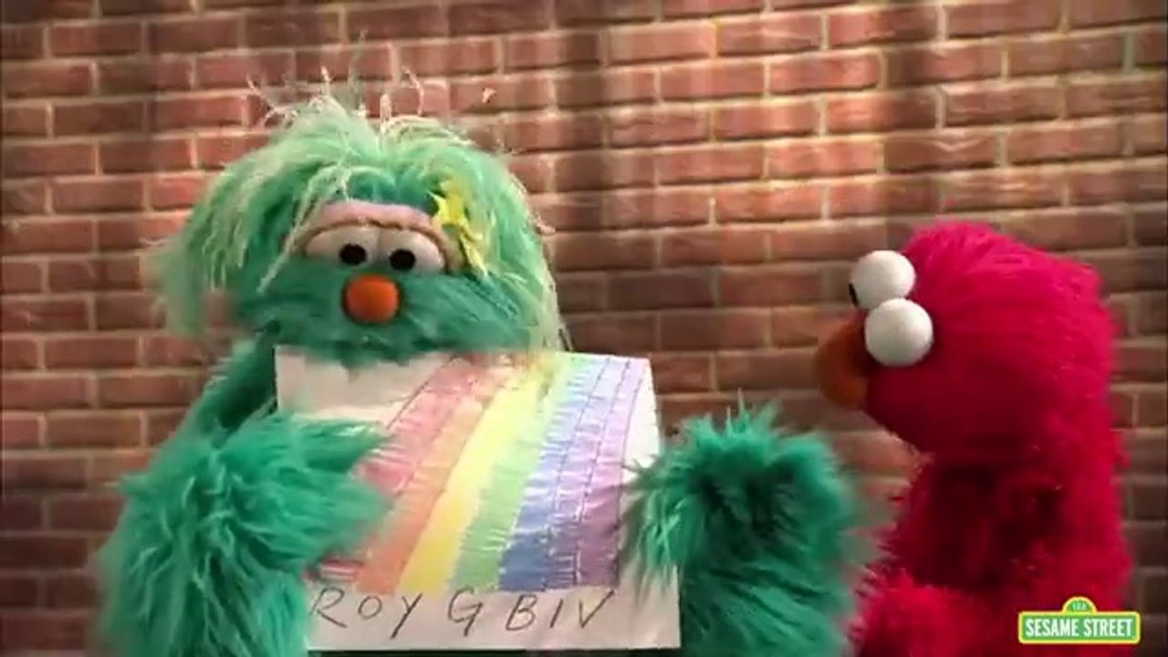 Elmo Finds All of the Colors of the Rainbow | Sesame Street Full Episode