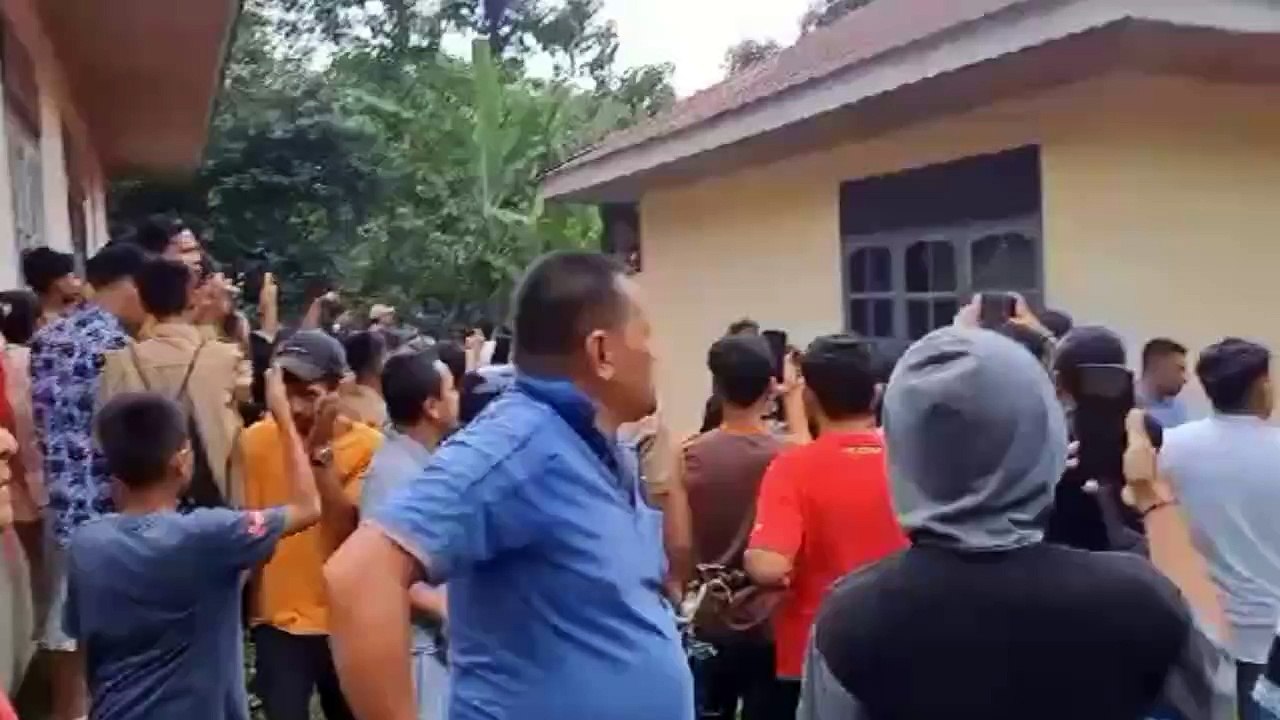 Pelaku Pembunuhan Nia Kurnia Sari Tersangka Babak Belur Diamankan di Padang Pariaman 🚓