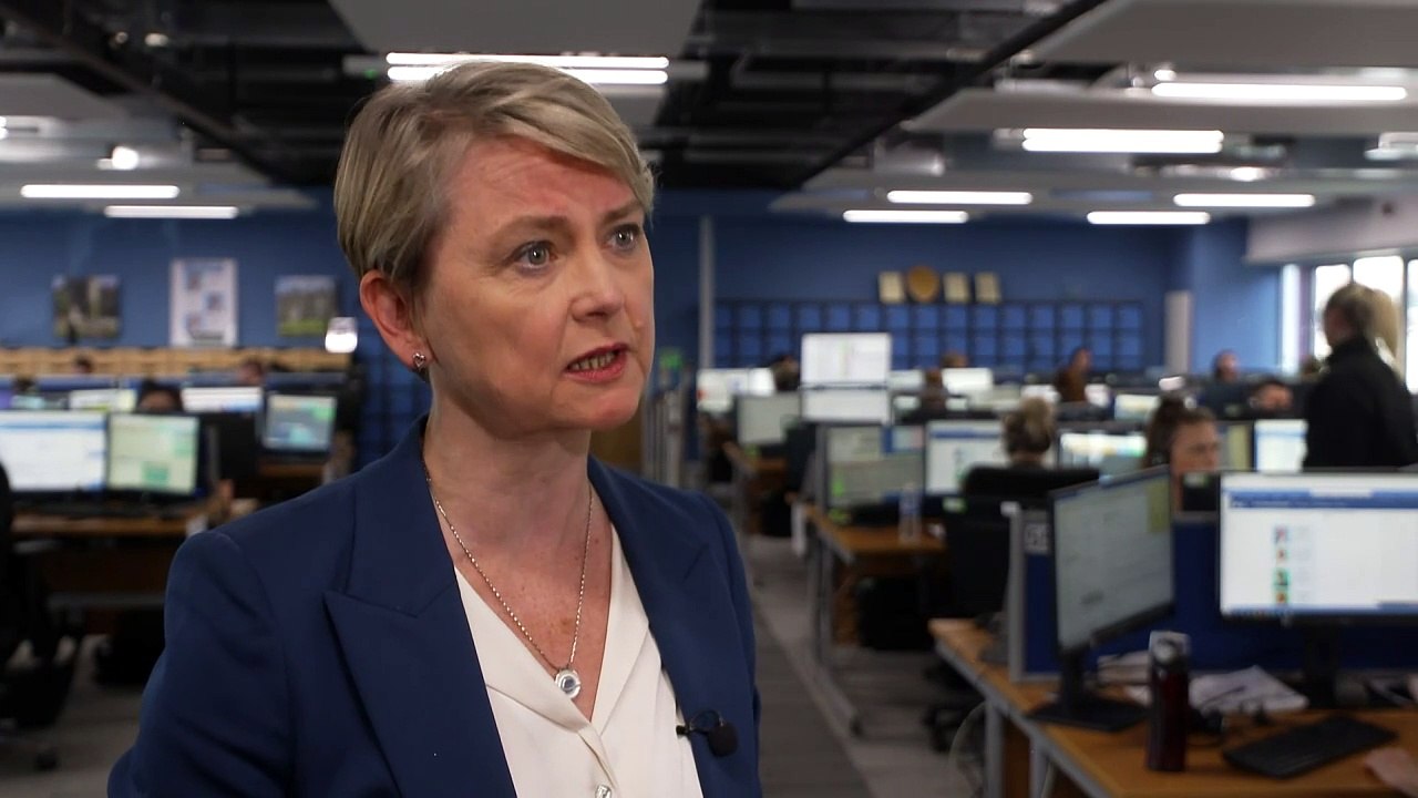 Domestic abuse experts to be embedded in 999 control rooms