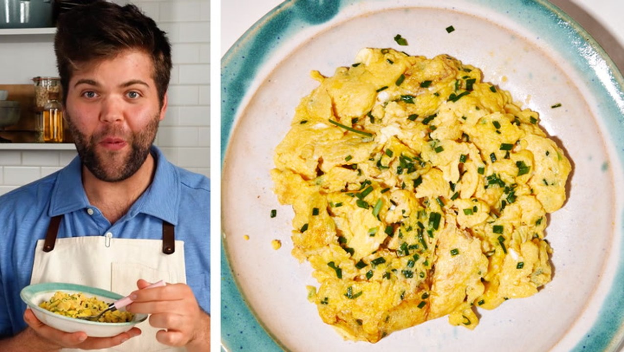How to Make Creamy Scrambled Eggs with Chives