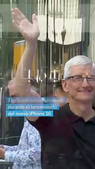 Tim Cook visita Apple Store para el lanzamiento de iPhone16
