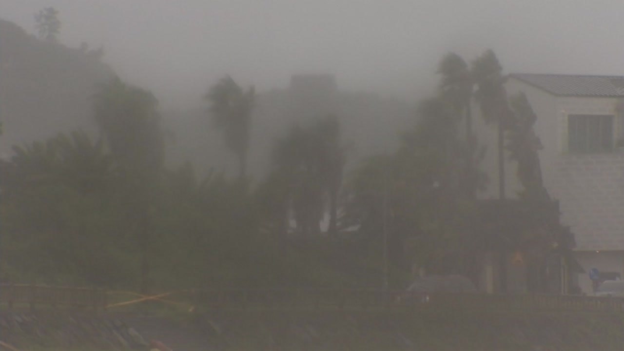 "태풍 만나 강해진 정체전선"...밤까지 남부 시간당 90mm↑ / YTN