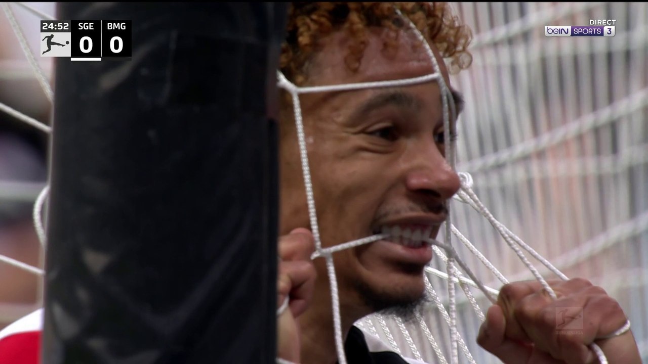 Bundesliga : l'énorme raté d'Hugo Ekitike, seul devant le but !