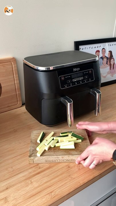 Zucchini fries cooked in airfryer