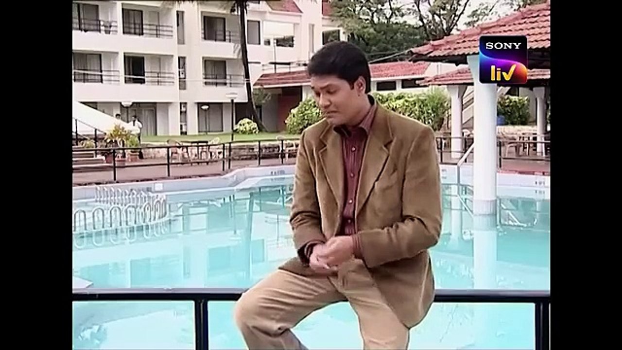 TELUGUCID సీఐడీ Full EpisodeRagini is a victim of death threats by a man that compels her to commit suicide but is saved by her husband Ishaan