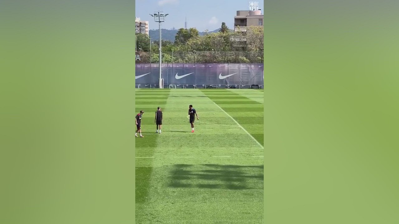 Lamine Yamal leaves the world in awe with stunning goal at Barcelona training