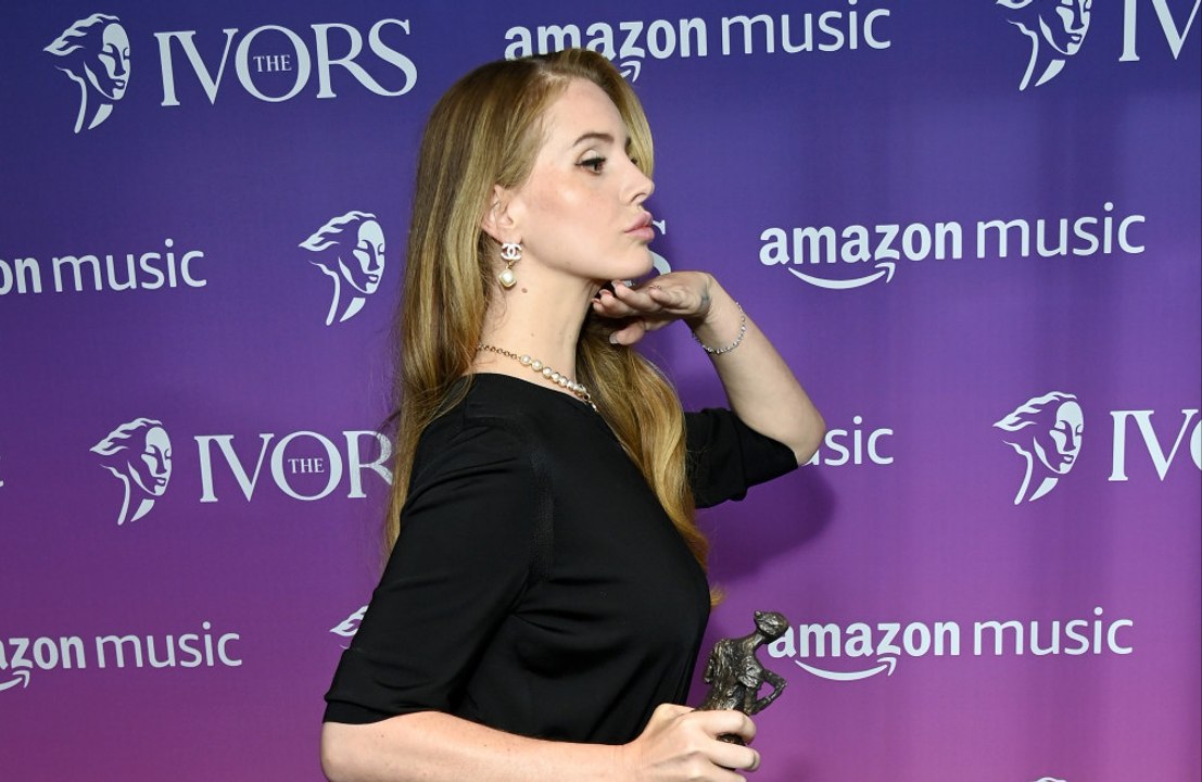 ラナ・デル・レイ、ワニのガイドと結婚！？