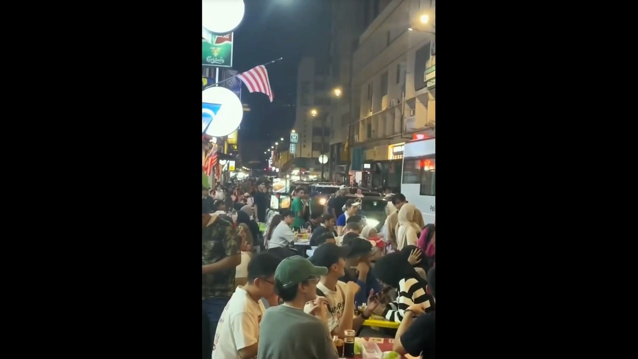 休旅车违规停路中央 巴士过不到 茨厂街大塞车