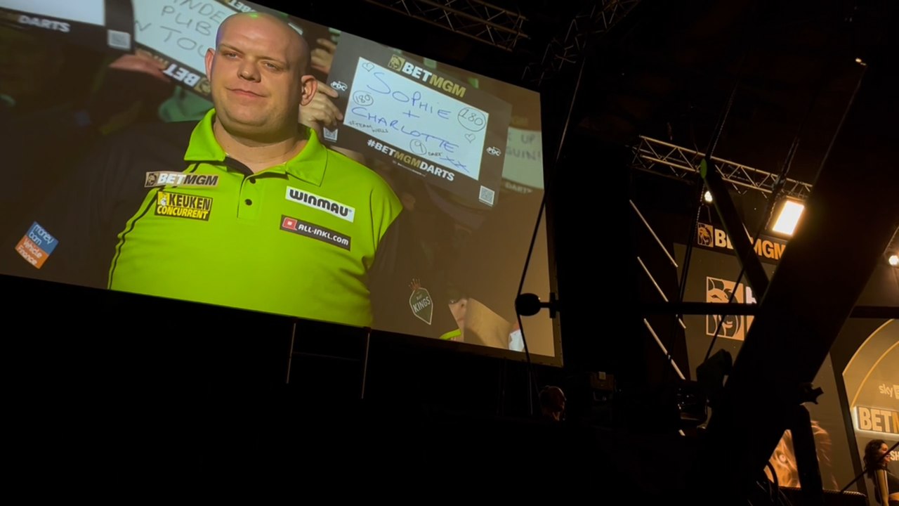 “It was a completely different time!” Michael Van Gerwen defends claim that Luke Littler is better than he was at 17