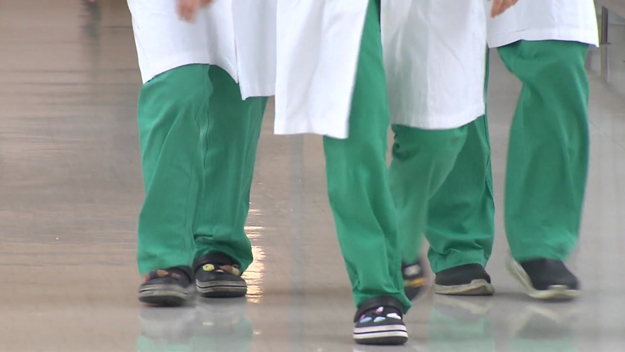 정부 "이제는 의료계와 정부 간 갈등 마무리할 때" / YTN