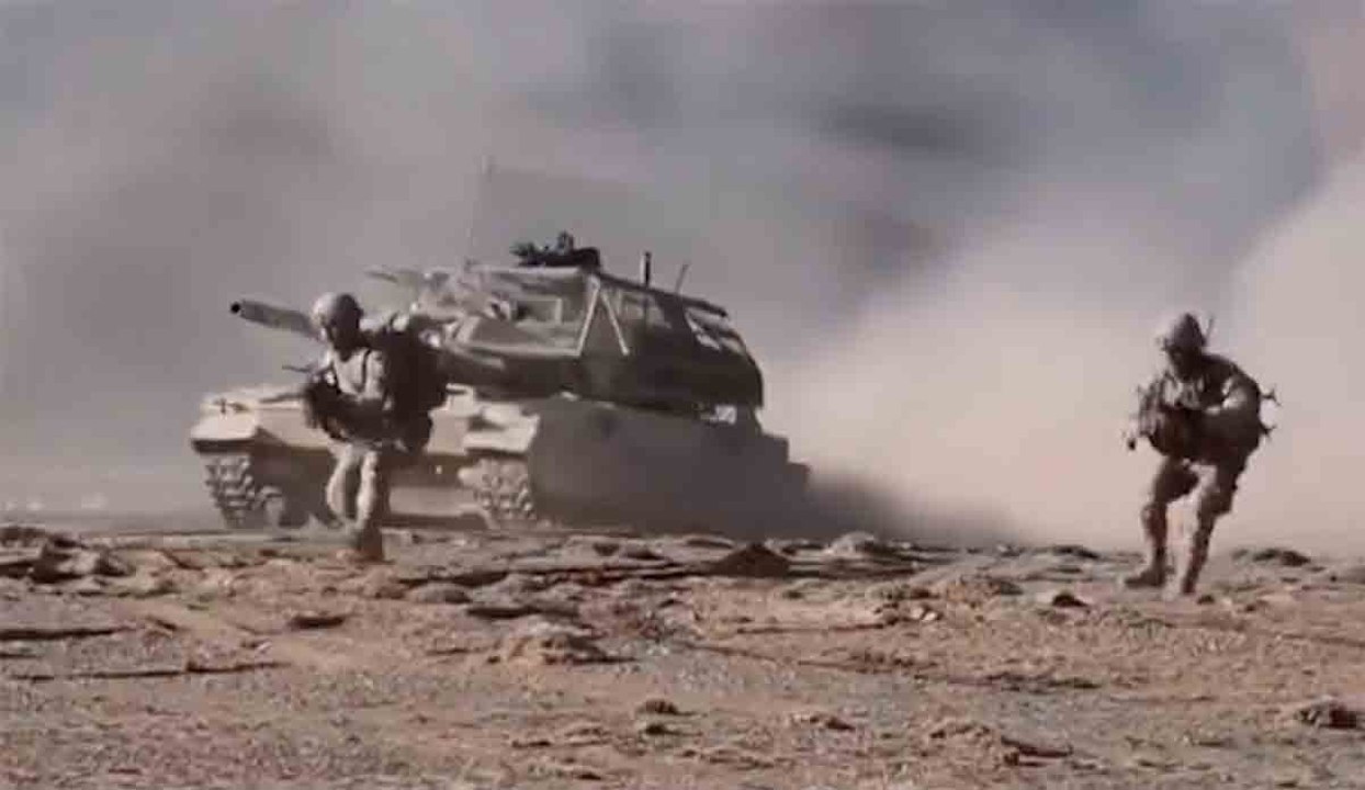 中国の軽戦車ZTQ-15がドローン対策保護装備を装着。