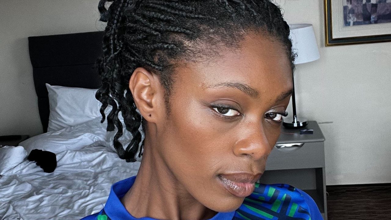 Deaf woman shows the "real" side of BSL by translating slang like "LOL" or "slay"